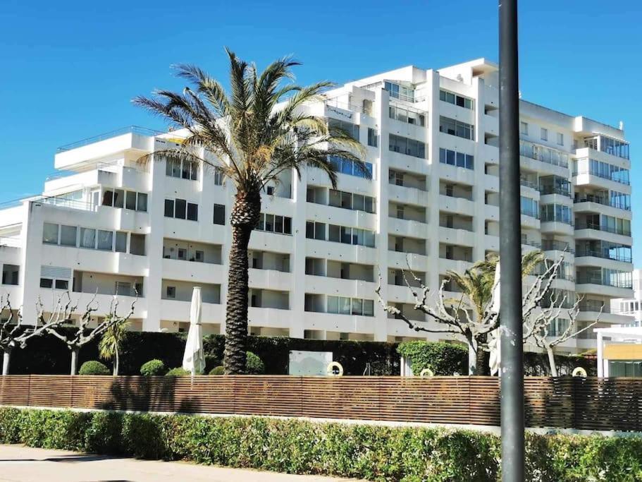 Spacieux Appartement Rose Front Mer Et Piscine Росес Екстер'єр фото