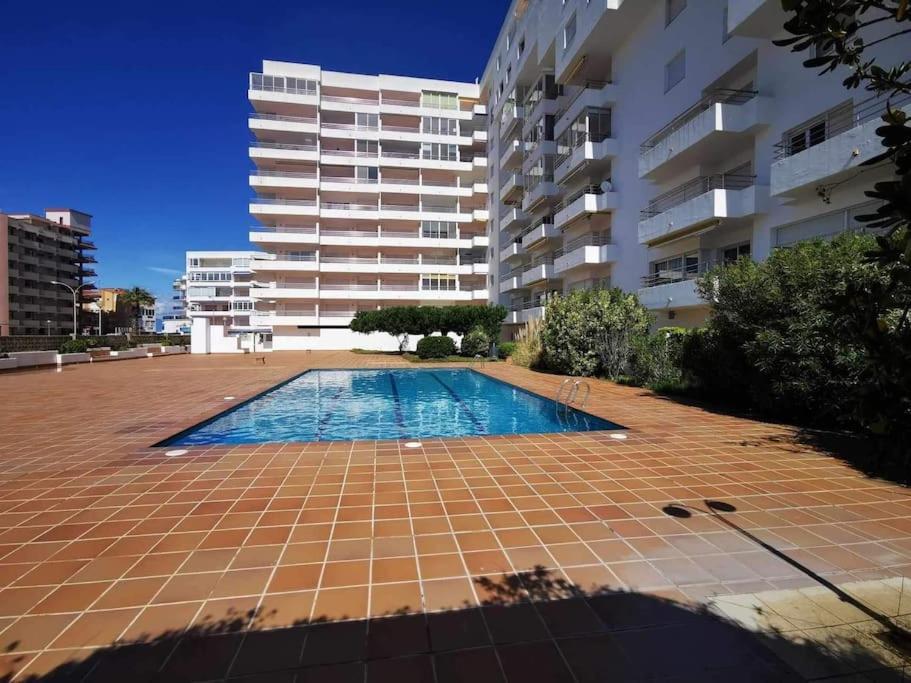 Spacieux Appartement Rose Front Mer Et Piscine Росес Екстер'єр фото
