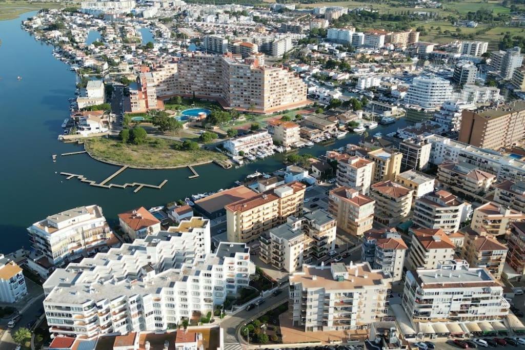 Spacieux Appartement Rose Front Mer Et Piscine Росес Екстер'єр фото