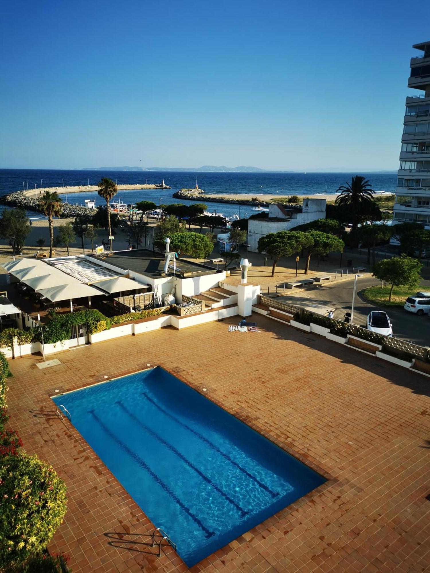 Spacieux Appartement Rose Front Mer Et Piscine Росес Екстер'єр фото