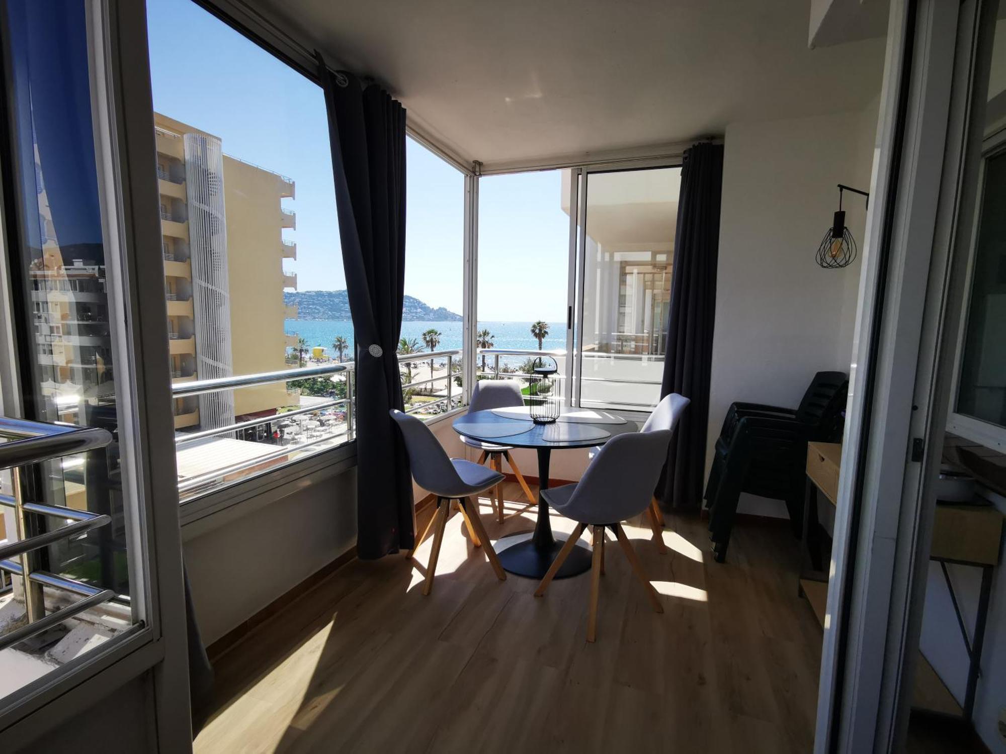 Spacieux Appartement Rose Front Mer Et Piscine Росес Екстер'єр фото