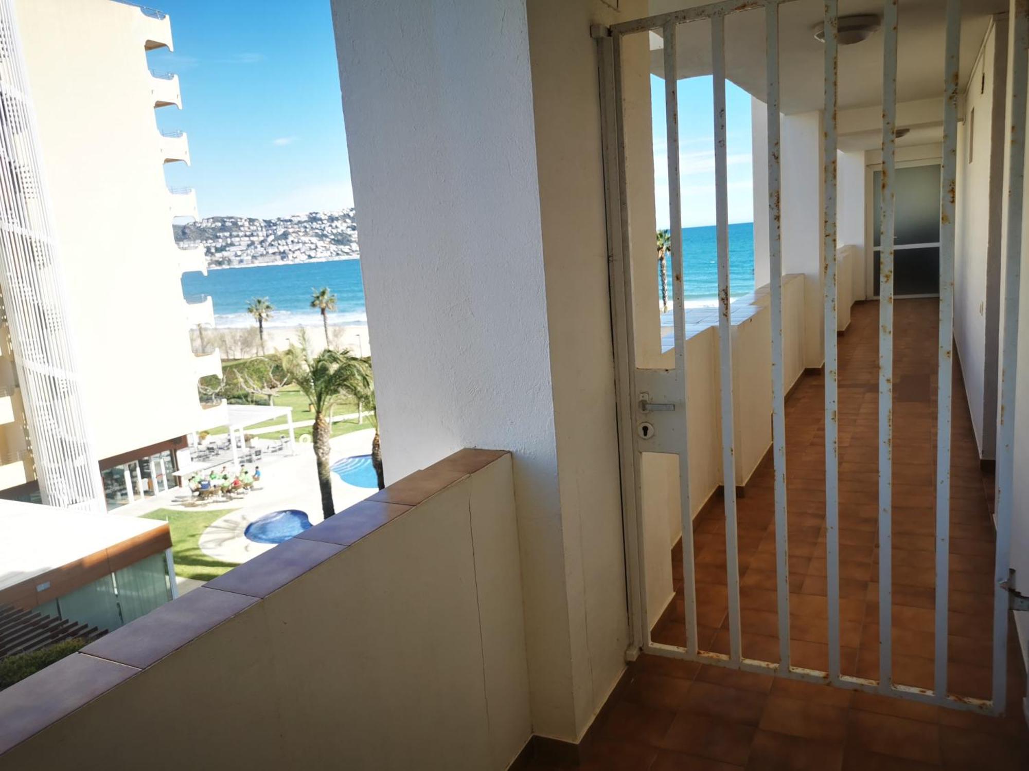 Spacieux Appartement Rose Front Mer Et Piscine Росес Екстер'єр фото